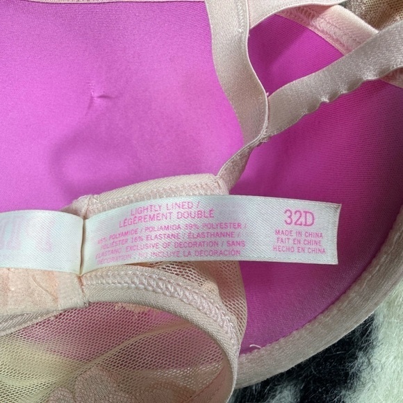 Pink Victoria’s Secret Women’s Pink Lace Razor Back Lightly Lined Bra Size 32D - Picture 4 of 5